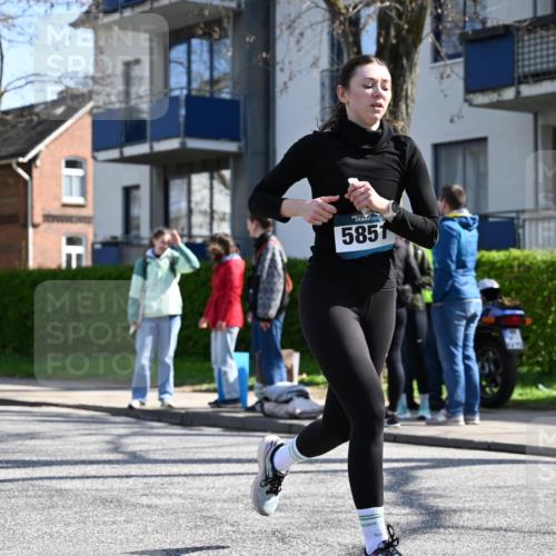 12.04.2026 - 45. Internationalen Wilhelmsburger Insellauf J. Mangold http://msf.ph/oto/9468483 12.04.2026 11:10:03 Ziel 3688, 4080, 3335, 3833, 4251, 3077, 5651, 5851, 2336, 2528, 3239, 2859, 2811, 2346, 2346, 3884, 3847, 3832, 2199, 3715, 2585, 4334, 3507 meine-sportfotos.de