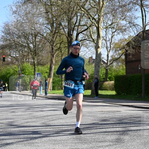 12.04.2026 - 45. Internationalen Wilhelmsburger Insellauf J. Mangold http://msf.ph/oto/9468488 12.04.2026 11:10:06 Ziel 4080, 3335, 3833, 4251, 3077, 5651, 5851, 2336, 2528, 3239, 2859, 2811, 2346, 3884, 3884, 3847, 3832, 2199, 3715, 2585, 4334, 3507, 3913, 2208, 2539, 2513 meine-sportfotos.de