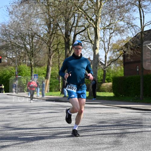 12.04.2026 - 45. Internationalen Wilhelmsburger Insellauf J. Mangold http://msf.ph/oto/9468489 12.04.2026 11:10:06 Ziel 4080, 3335, 3833, 4251, 3077, 5651, 5851, 2336, 2528, 3239, 2859, 2811, 2346, 3884, 3884, 3847, 3832, 2199, 3715, 2585, 4334, 3507, 3913, 2208, 2539, 2513 meine-sportfotos.de