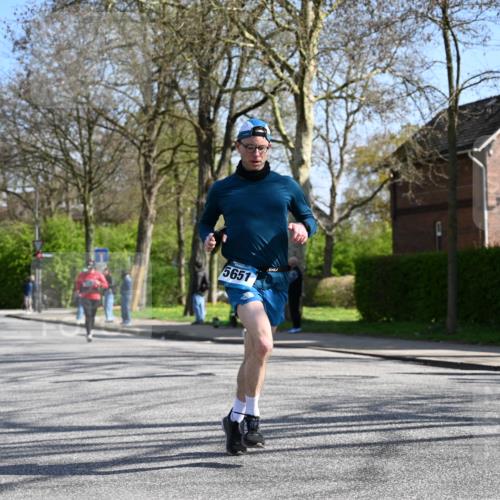 12.04.2026 - 45. Internationalen Wilhelmsburger Insellauf J. Mangold http://msf.ph/oto/9468490 12.04.2026 11:10:06 Ziel 4080, 3335, 3833, 4251, 3077, 5651, 5851, 2336, 2528, 3239, 2859, 2811, 2346, 3884, 3884, 3847, 3832, 2199, 3715, 2585, 4334, 3507, 3913, 2208, 2539, 2513 meine-sportfotos.de