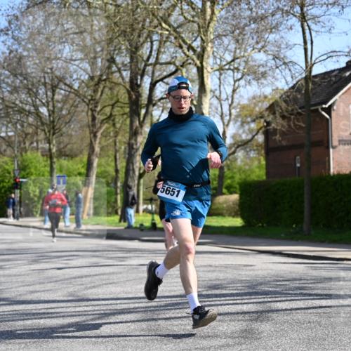 12.04.2026 - 45. Internationalen Wilhelmsburger Insellauf J. Mangold http://msf.ph/oto/9468492 12.04.2026 11:10:07 Ziel 4080, 3335, 3833, 4251, 3077, 5651, 5851, 2336, 2528, 3239, 2859, 2859, 2811, 2346, 3884, 3847, 3832, 3847, 3832, 2199, 3715, 2585, 4334, 3507, 3913, 2208, 2539, 2513, 2590, 2576 meine-sportfotos.de