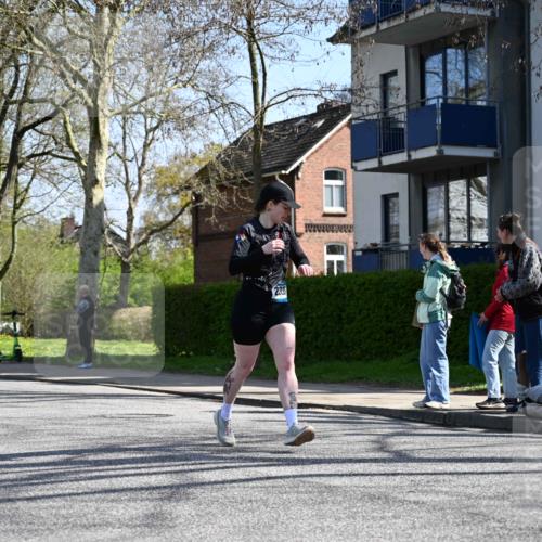 12.04.2026 - 45. Internationalen Wilhelmsburger Insellauf J. Mangold http://msf.ph/oto/9468504 12.04.2026 11:10:08 Ziel 4080, 3335, 3833, 4251, 3077, 5651, 5851, 2336, 2528, 3239, 2859, 2811, 2346, 3884, 3847, 3832, 2199, 3715, 2585, 4334, 3507, 3913, 2208, 2539, 2513, 2590, 2576 meine-sportfotos.de
