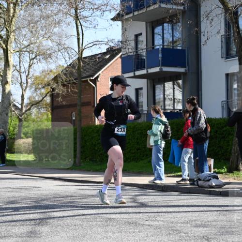 12.04.2026 - 45. Internationalen Wilhelmsburger Insellauf J. Mangold http://msf.ph/oto/9468510 12.04.2026 11:10:09 Ziel 3833, 4251, 3077, 5651, 5851, 2336, 2528, 3239, 2859, 2811, 2346, 3884, 3847, 3832, 2199, 3715, 2585, 4334, 3507, 3913, 2208, 2539, 2513, 2590, 2576 meine-sportfotos.de
