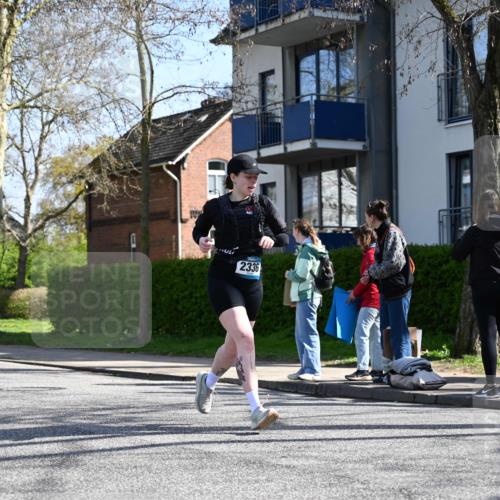 12.04.2026 - 45. Internationalen Wilhelmsburger Insellauf J. Mangold http://msf.ph/oto/9468512 12.04.2026 11:10:09 Ziel 3833, 4251, 3077, 5651, 5851, 2336, 2528, 3239, 2859, 2811, 2346, 3884, 3847, 3832, 2199, 3715, 2585, 4334, 3507, 3913, 2208, 2539, 2513, 2590, 2576 meine-sportfotos.de
