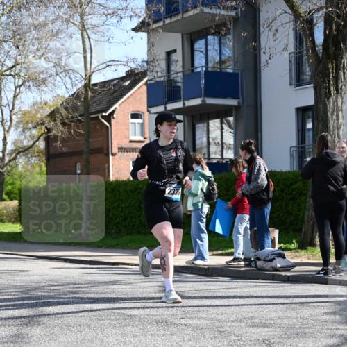 12.04.2026 - 45. Internationalen Wilhelmsburger Insellauf J. Mangold http://msf.ph/oto/9468513 12.04.2026 11:10:09 Ziel 3833, 4251, 3077, 5651, 5851, 2336, 2528, 3239, 2859, 2811, 2346, 3884, 3847, 3832, 2199, 3715, 2585, 4334, 3507, 3913, 2208, 2539, 2513, 2590, 2576 meine-sportfotos.de