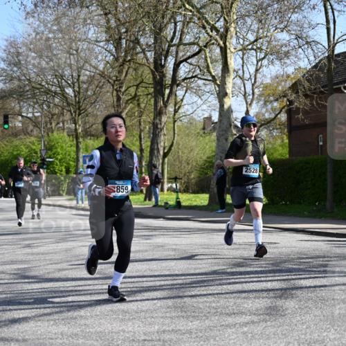 12.04.2026 - 45. Internationalen Wilhelmsburger Insellauf J. Mangold http://msf.ph/oto/9468516 12.04.2026 11:10:14 Ziel 3077, 5651, 5851, 2336, 2528, 3239, 2859, 2811, 2346, 3884, 3847, 3832, 2199, 3715, 2585, 4334, 3507, 3913, 2208, 2539, 2513, 2590, 2576 meine-sportfotos.de