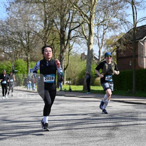12.04.2026 - 45. Internationalen Wilhelmsburger Insellauf J. Mangold http://msf.ph/oto/9468518 12.04.2026 11:10:14 Ziel 3077, 5651, 5851, 2336, 2528, 3239, 2859, 2811, 2346, 3884, 3847, 3832, 2199, 3715, 2585, 4334, 3507, 3913, 2208, 2539, 2513, 2590, 2576 meine-sportfotos.de