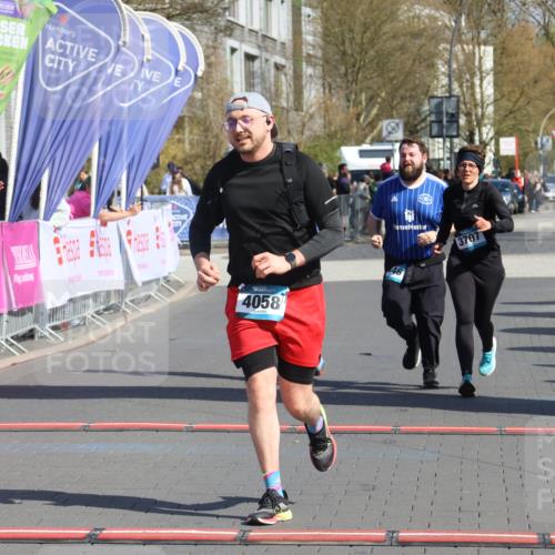 12.04.2026 - 45. Internationalen Wilhelmsburger Insellauf Strokosch-Dieckow http://msf.ph/oto/9468519 12.04.2026 11:20:24 Ziel 2318, 4058, 3707, 4446, 4165 meine-sportfotos.de