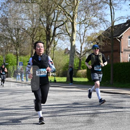 12.04.2026 - 45. Internationalen Wilhelmsburger Insellauf J. Mangold http://msf.ph/oto/9468521 12.04.2026 11:10:14 Ziel 3077, 5651, 5851, 2336, 2528, 3239, 2859, 2811, 2346, 3884, 3847, 3832, 2199, 3715, 2585, 4334, 3507, 3913, 2208, 2539, 2513, 2590, 2576 meine-sportfotos.de