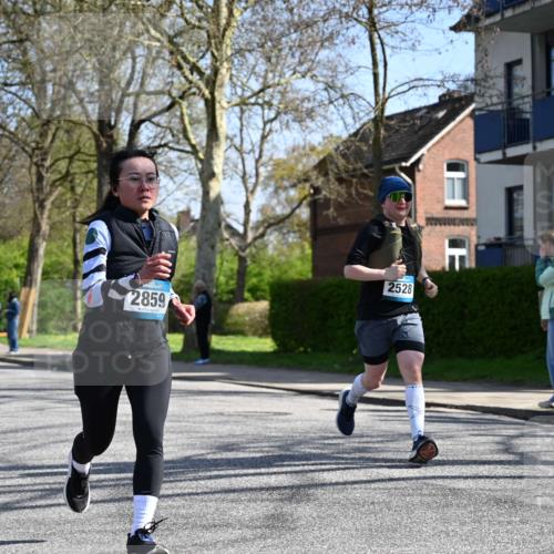 12.04.2026 - 45. Internationalen Wilhelmsburger Insellauf J. Mangold http://msf.ph/oto/9468526 12.04.2026 11:10:15 Ziel 3077, 5651, 5851, 2336, 2528, 3239, 2859, 2811, 2346, 2346, 3884, 3847, 3832, 2199, 3715, 2585, 4334, 3507, 3507, 3913, 2208, 2539, 2513, 2590, 2576 meine-sportfotos.de