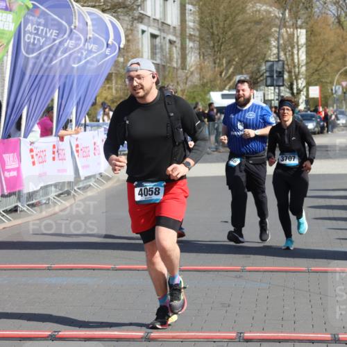 12.04.2026 - 45. Internationalen Wilhelmsburger Insellauf Strokosch-Dieckow http://msf.ph/oto/9468527 12.04.2026 11:20:24 Ziel 2318, 4058, 3707, 4446, 4165 meine-sportfotos.de