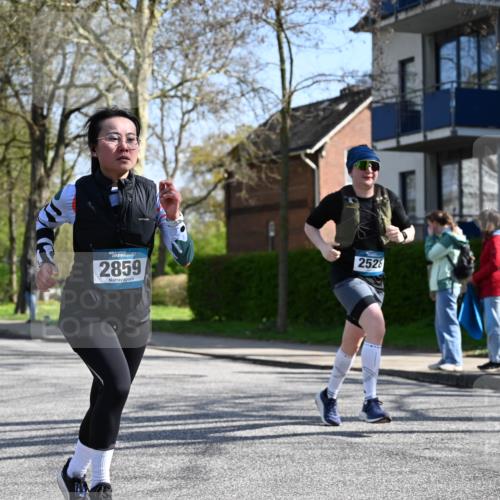 12.04.2026 - 45. Internationalen Wilhelmsburger Insellauf J. Mangold http://msf.ph/oto/9468530 12.04.2026 11:10:15 Ziel 3077, 5651, 5851, 2336, 2528, 3239, 2859, 2811, 2346, 2346, 3884, 3847, 3832, 2199, 3715, 2585, 4334, 3507, 3507, 3913, 2208, 2539, 2513, 2590, 2576 meine-sportfotos.de