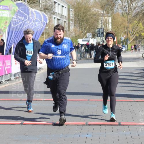 12.04.2026 - 45. Internationalen Wilhelmsburger Insellauf Strokosch-Dieckow http://msf.ph/oto/9468531 12.04.2026 11:20:27 Ziel 4058, 3707, 4446, 4165 meine-sportfotos.de