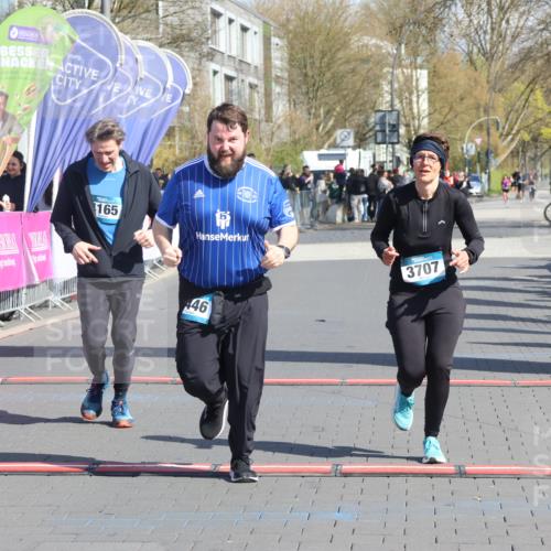 12.04.2026 - 45. Internationalen Wilhelmsburger Insellauf Strokosch-Dieckow http://msf.ph/oto/9468540 12.04.2026 11:20:27 Ziel 4058, 3707, 4446, 4165 meine-sportfotos.de