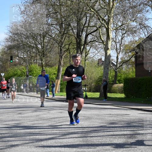 12.04.2026 - 45. Internationalen Wilhelmsburger Insellauf J. Mangold http://msf.ph/oto/9468558 12.04.2026 11:10:22 Ziel 2336, 2528, 3239, 2859, 2811, 2346, 3884, 3847, 3832, 2199, 3715, 2199, 3715, 2585, 4334, 3507, 3913, 2208, 2539, 2513, 2590, 2576 meine-sportfotos.de