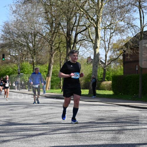 12.04.2026 - 45. Internationalen Wilhelmsburger Insellauf J. Mangold http://msf.ph/oto/9468562 12.04.2026 11:10:23 Ziel 2336, 2528, 3239, 2859, 2811, 2346, 3884, 3847, 3832, 2199, 3715, 2585, 4334, 2585, 4334, 3507, 3913, 2208, 2539, 2513, 2590, 2576 meine-sportfotos.de