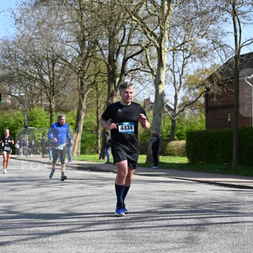 12.04.2026 - 45. Internationalen Wilhelmsburger Insellauf J. Mangold http://msf.ph/oto/9468566 12.04.2026 11:10:23 Ziel 2336, 2528, 3239, 2859, 2811, 2346, 3884, 3847, 3832, 2199, 3715, 2585, 4334, 2585, 4334, 3507, 3913, 2208, 2539, 2513, 2590, 2576 meine-sportfotos.de