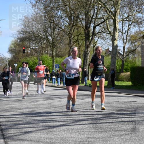 12.04.2026 - 45. Internationalen Wilhelmsburger Insellauf J. Mangold http://msf.ph/oto/9468575 12.04.2026 11:10:28 Ziel 3239, 2859, 2811, 2346, 3884, 3847, 3832, 2199, 3715, 2585, 4334, 3507, 3913, 2208, 2539, 2513, 2590, 2576, 2320, 5616, 2548 meine-sportfotos.de