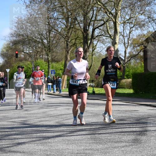 12.04.2026 - 45. Internationalen Wilhelmsburger Insellauf J. Mangold http://msf.ph/oto/9468581 12.04.2026 11:10:28 Ziel 3239, 2859, 2811, 2346, 3884, 3847, 3832, 2199, 3715, 2585, 4334, 3507, 3913, 2208, 2539, 2513, 2590, 2576, 2320, 5616, 2548 meine-sportfotos.de