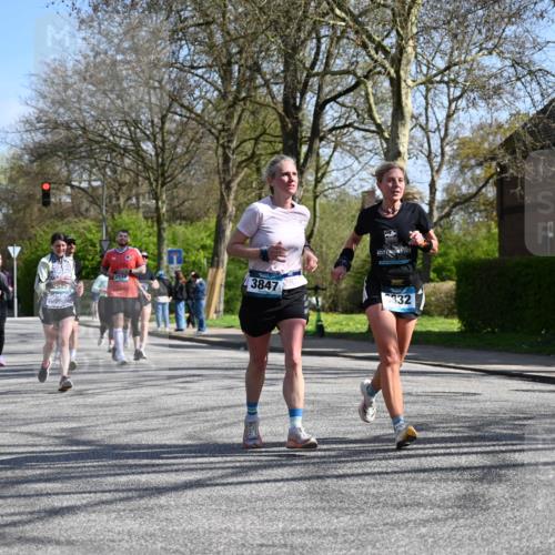 12.04.2026 - 45. Internationalen Wilhelmsburger Insellauf J. Mangold http://msf.ph/oto/9468582 12.04.2026 11:10:28 Ziel 3239, 2859, 2811, 2346, 3884, 3847, 3832, 2199, 3715, 2585, 4334, 3507, 3913, 2208, 2539, 2513, 2590, 2576, 2320, 5616, 2548 meine-sportfotos.de