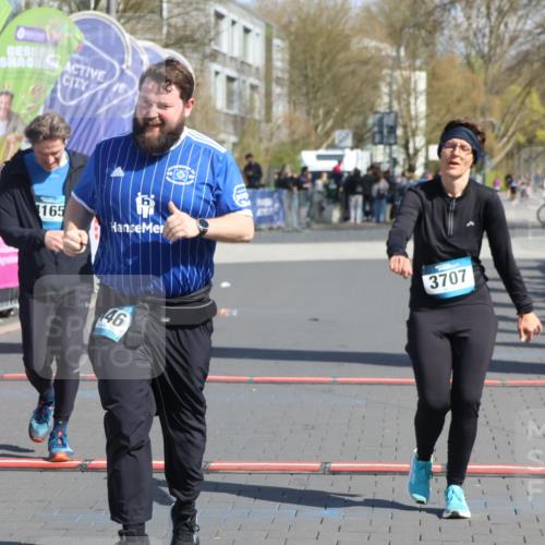 12.04.2026 - 45. Internationalen Wilhelmsburger Insellauf Strokosch-Dieckow http://msf.ph/oto/9468583 12.04.2026 11:20:28 Ziel 4058, 3707, 4446, 4165 meine-sportfotos.de