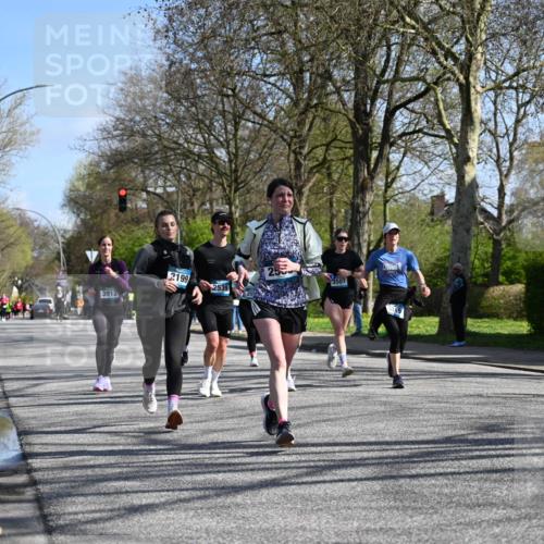 12.04.2026 - 45. Internationalen Wilhelmsburger Insellauf J. Mangold http://msf.ph/oto/9468609 12.04.2026 11:10:31 Ziel 2859, 2811, 2346, 3884, 3847, 3832, 2199, 3715, 2585, 4334, 3507, 3913, 2208, 2539, 2513, 2590, 2576, 2590, 2576, 2320, 5616, 2548 meine-sportfotos.de