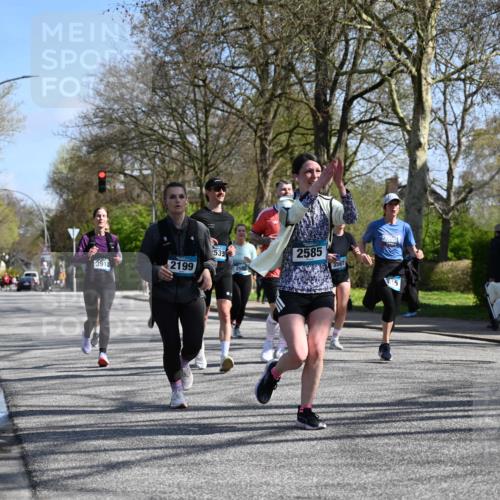 12.04.2026 - 45. Internationalen Wilhelmsburger Insellauf J. Mangold http://msf.ph/oto/9468617 12.04.2026 11:10:31 Ziel 2859, 2811, 2346, 3884, 3847, 3832, 2199, 3715, 2585, 4334, 3507, 3913, 2208, 2539, 2513, 2590, 2576, 2590, 2576, 2320, 5616, 2548 meine-sportfotos.de