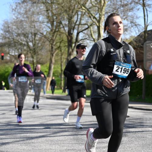 12.04.2026 - 45. Internationalen Wilhelmsburger Insellauf J. Mangold http://msf.ph/oto/9468633 12.04.2026 11:10:33 Ziel 2811, 2346, 3884, 3847, 3832, 2199, 3715, 2585, 4334, 3507, 3913, 2208, 2539, 2513, 2590, 2576, 2320, 5616, 2548 meine-sportfotos.de