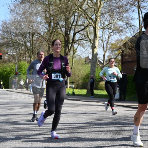 12.04.2026 - 45. Internationalen Wilhelmsburger Insellauf J. Mangold http://msf.ph/oto/9468638 12.04.2026 11:10:34 Ziel 2811, 2346, 3884, 3847, 3832, 2199, 3715, 2585, 4334, 3507, 3913, 2208, 2539, 2513, 2590, 2576, 2320, 5616, 2548 meine-sportfotos.de