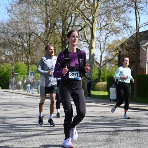 12.04.2026 - 45. Internationalen Wilhelmsburger Insellauf J. Mangold http://msf.ph/oto/9468645 12.04.2026 11:10:35 Ziel 2811, 2346, 3884, 3847, 3832, 2199, 3715, 2585, 4334, 3507, 3913, 2208, 2539, 2513, 2590, 2576, 2320, 5616, 2548, 2673 meine-sportfotos.de