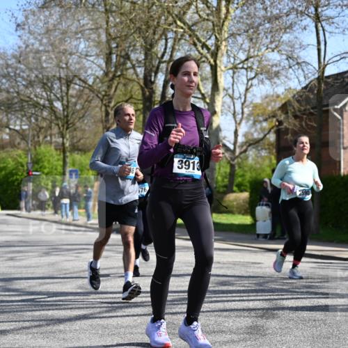 12.04.2026 - 45. Internationalen Wilhelmsburger Insellauf J. Mangold http://msf.ph/oto/9468646 12.04.2026 11:10:35 Ziel 2811, 2346, 3884, 3847, 3832, 2199, 3715, 2585, 4334, 3507, 3913, 2208, 2539, 2513, 2590, 2576, 2320, 5616, 2548, 2673 meine-sportfotos.de