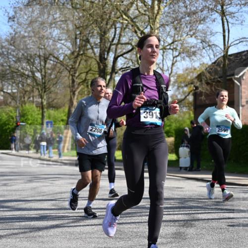 12.04.2026 - 45. Internationalen Wilhelmsburger Insellauf J. Mangold http://msf.ph/oto/9468648 12.04.2026 11:10:35 Ziel 2811, 2346, 3884, 3847, 3832, 2199, 3715, 2585, 4334, 3507, 3913, 2208, 2539, 2513, 2590, 2576, 2320, 5616, 2548, 2673 meine-sportfotos.de