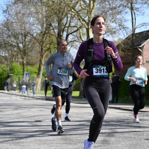12.04.2026 - 45. Internationalen Wilhelmsburger Insellauf J. Mangold http://msf.ph/oto/9468651 12.04.2026 11:10:35 Ziel 2811, 2346, 3884, 3847, 3832, 2199, 3715, 2585, 4334, 3507, 3913, 2208, 2539, 2513, 2590, 2576, 2320, 5616, 2548, 2673 meine-sportfotos.de