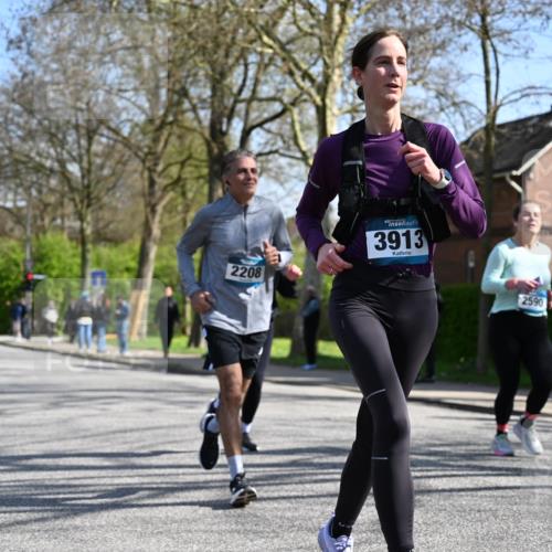 12.04.2026 - 45. Internationalen Wilhelmsburger Insellauf J. Mangold http://msf.ph/oto/9468652 12.04.2026 11:10:35 Ziel 2811, 2346, 3884, 3847, 3832, 2199, 3715, 2585, 4334, 3507, 3913, 2208, 2539, 2513, 2590, 2576, 2320, 5616, 2548, 2673 meine-sportfotos.de