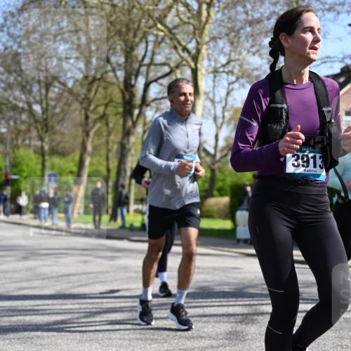 12.04.2026 - 45. Internationalen Wilhelmsburger Insellauf J. Mangold http://msf.ph/oto/9468657 12.04.2026 11:10:36 Ziel 2811, 2346, 3884, 3847, 3832, 2199, 3715, 2585, 4334, 3507, 3913, 2208, 2539, 2513, 2590, 2576, 2320, 5616, 2548, 2673 meine-sportfotos.de
