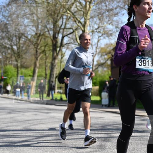 12.04.2026 - 45. Internationalen Wilhelmsburger Insellauf J. Mangold http://msf.ph/oto/9468658 12.04.2026 11:10:36 Ziel 2811, 2346, 3884, 3847, 3832, 2199, 3715, 2585, 4334, 3507, 3913, 2208, 2539, 2513, 2590, 2576, 2320, 5616, 2548, 2673 meine-sportfotos.de
