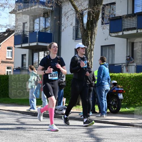 12.04.2026 - 45. Internationalen Wilhelmsburger Insellauf J. Mangold http://msf.ph/oto/9468709 12.04.2026 11:11:13 Ziel 2320, 5616, 2548, 2673, 2326, 4633, 2867, 3658, 2868, 3758, 3758, 4252, 4744, 4430, 2644, 3112, 2725, 2770, 3029, 3028, 3751 meine-sportfotos.de