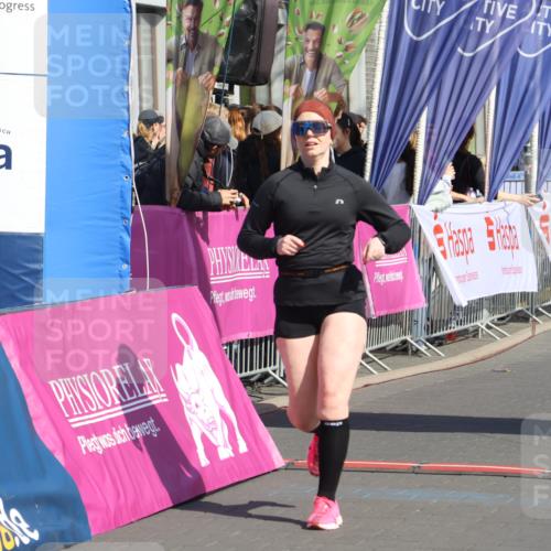 12.04.2026 - 45. Internationalen Wilhelmsburger Insellauf Strokosch-Dieckow http://msf.ph/oto/9468712 12.04.2026 11:21:11 Ziel 3873 meine-sportfotos.de