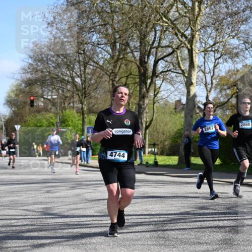 12.04.2026 - 45. Internationalen Wilhelmsburger Insellauf J. Mangold http://msf.ph/oto/9468719 12.04.2026 11:11:18 Ziel 2673, 2326, 4633, 2867, 3658, 2868, 3758, 4252, 4744, 4430, 2644, 3112, 2725, 2770, 3029, 3028, 3751, 4920 meine-sportfotos.de