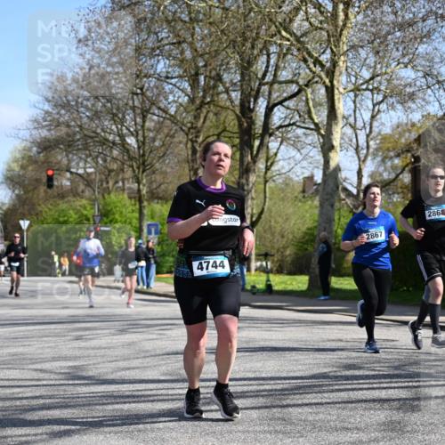 12.04.2026 - 45. Internationalen Wilhelmsburger Insellauf J. Mangold http://msf.ph/oto/9468721 12.04.2026 11:11:18 Ziel 2673, 2326, 4633, 2867, 3658, 2868, 3758, 4252, 4744, 4430, 2644, 3112, 2725, 2770, 3029, 3028, 3751, 4920 meine-sportfotos.de