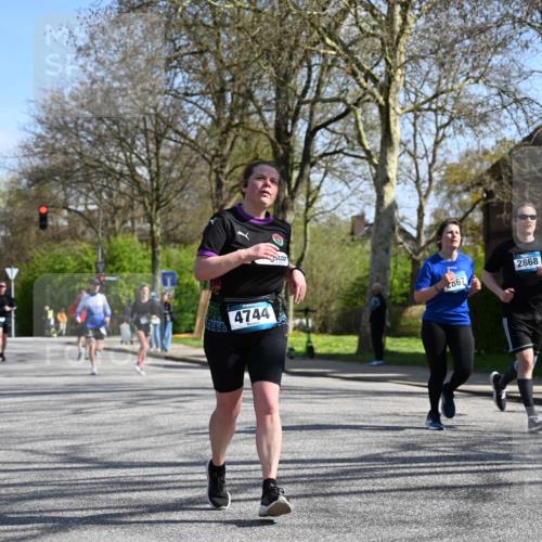 12.04.2026 - 45. Internationalen Wilhelmsburger Insellauf J. Mangold http://msf.ph/oto/9468722 12.04.2026 11:11:18 Ziel 2673, 2326, 4633, 2867, 3658, 2868, 3758, 4252, 4744, 4430, 2644, 3112, 2725, 2770, 3029, 3028, 3751, 4920 meine-sportfotos.de