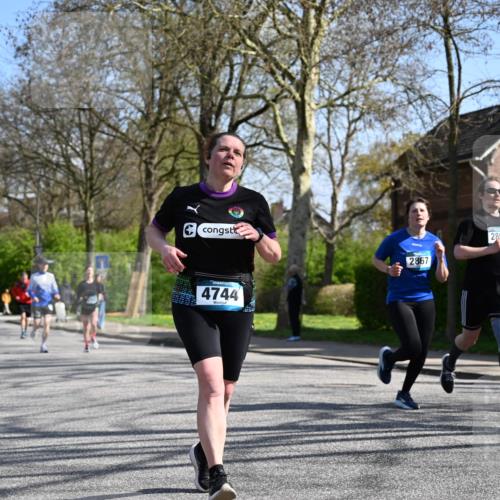 12.04.2026 - 45. Internationalen Wilhelmsburger Insellauf J. Mangold http://msf.ph/oto/9468727 12.04.2026 11:11:19 Ziel 2673, 2326, 4633, 2867, 3658, 2868, 3758, 4252, 4744, 4430, 2644, 3112, 2725, 2770, 3029, 3028, 3751, 4920, 3046 meine-sportfotos.de