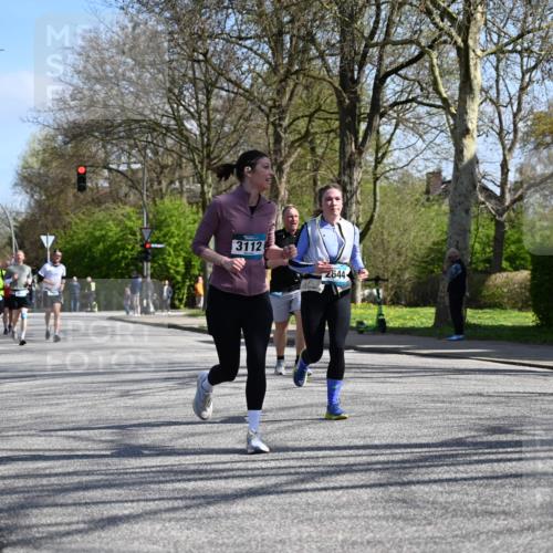 12.04.2026 - 45. Internationalen Wilhelmsburger Insellauf J. Mangold http://msf.ph/oto/9468753 12.04.2026 11:11:34 Ziel 3758, 4252, 4744, 4430, 2644, 3112, 2725, 2770, 3029, 3028, 3751, 4920, 3046, 2817, 2916, 4971, 2489, 3844 meine-sportfotos.de