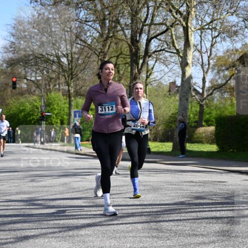 12.04.2026 - 45. Internationalen Wilhelmsburger Insellauf J. Mangold http://msf.ph/oto/9468759 12.04.2026 11:11:34 Ziel 3758, 4252, 4744, 4430, 2644, 3112, 2725, 2770, 3029, 3028, 3751, 4920, 3046, 2817, 2916, 4971, 2489, 3844 meine-sportfotos.de