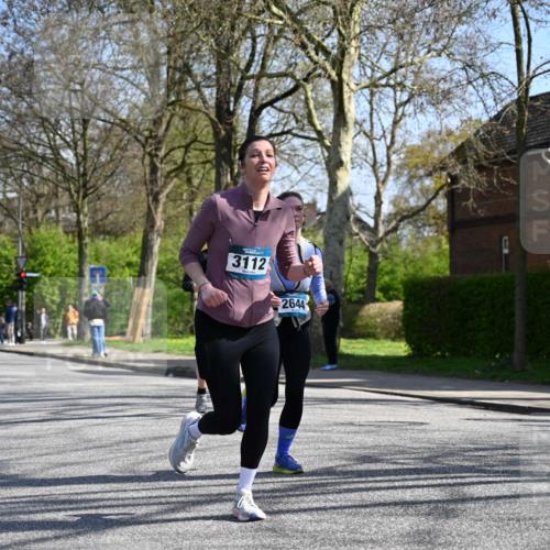 12.04.2026 - 45. Internationalen Wilhelmsburger Insellauf J. Mangold http://msf.ph/oto/9468766 12.04.2026 11:11:35 Ziel 3758, 4252, 4744, 4430, 2644, 3112, 2725, 2770, 3029, 3028, 3751, 4920, 3046, 2817, 2916, 4971, 2489, 3844, 5741 meine-sportfotos.de