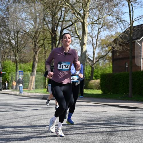 12.04.2026 - 45. Internationalen Wilhelmsburger Insellauf J. Mangold http://msf.ph/oto/9468768 12.04.2026 11:11:35 Ziel 3758, 4252, 4744, 4430, 2644, 3112, 2725, 2770, 3029, 3028, 3751, 4920, 3046, 2817, 2916, 4971, 2489, 3844, 5741 meine-sportfotos.de