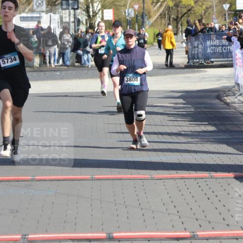 12.04.2026 - 45. Internationalen Wilhelmsburger Insellauf Strokosch-Dieckow http://msf.ph/oto/9468793 12.04.2026 11:21:48 Ziel 3808 meine-sportfotos.de