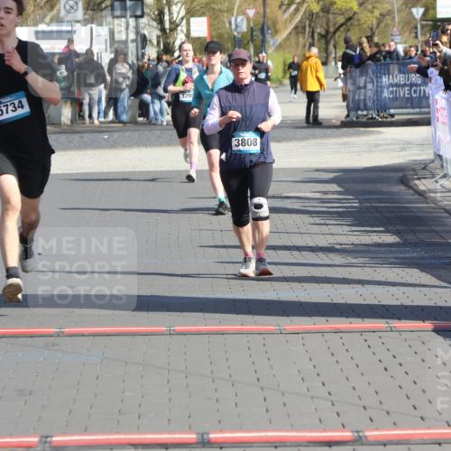 12.04.2026 - 45. Internationalen Wilhelmsburger Insellauf Strokosch-Dieckow http://msf.ph/oto/9468796 12.04.2026 11:21:48 Ziel 3808 meine-sportfotos.de