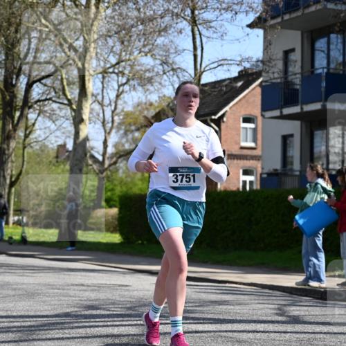 12.04.2026 - 45. Internationalen Wilhelmsburger Insellauf J. Mangold http://msf.ph/oto/9468806 12.04.2026 11:11:50 Ziel 3112, 2725, 2770, 3029, 3028, 3751, 4920, 3046, 2817, 2916, 4971, 2489, 3844, 5741, 2668, 2816, 2918, 3589, 2135 meine-sportfotos.de