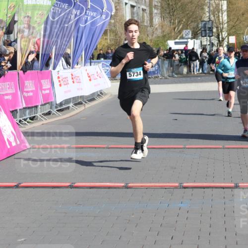 12.04.2026 - 45. Internationalen Wilhelmsburger Insellauf Strokosch-Dieckow http://msf.ph/oto/9468808 12.04.2026 11:21:49 Ziel 3808 meine-sportfotos.de
